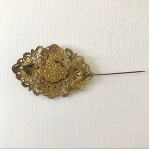 Vintage Jewelry - Vintage Stamped Filigree Flower Pin Brass Tone Vintage Jewelry - Vintage Stamped Filigree Flower Pin Brass Tone